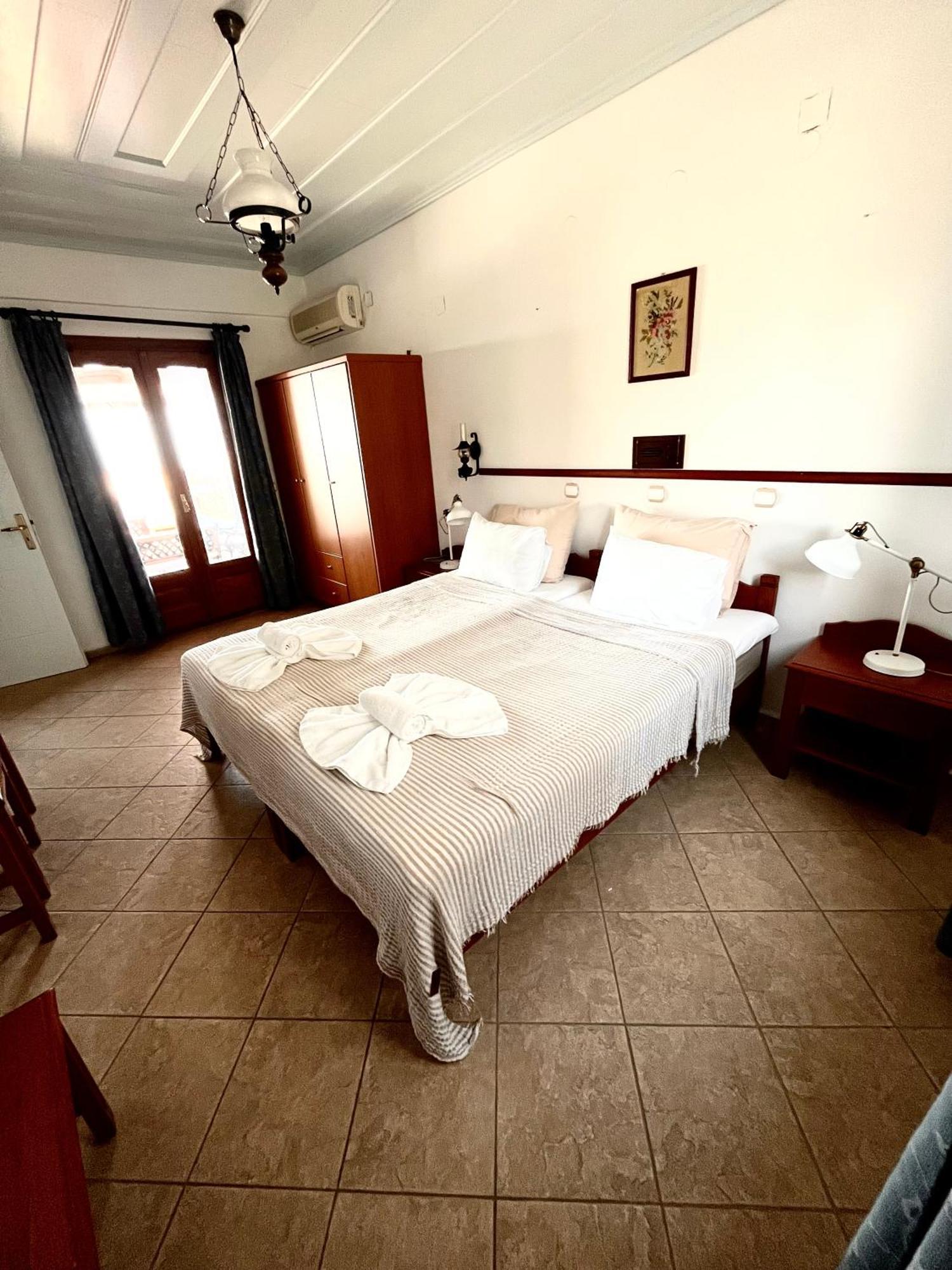 Pantheon Apartments & Studios Marathókampos Buitenkant foto