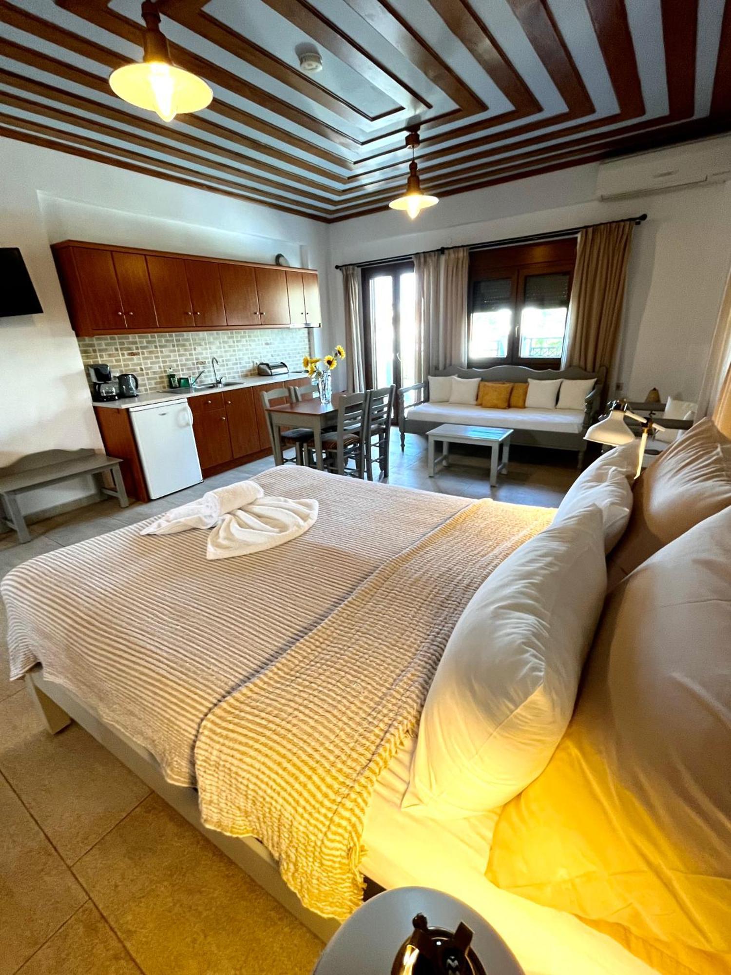 Pantheon Apartments & Studios Marathókampos Buitenkant foto